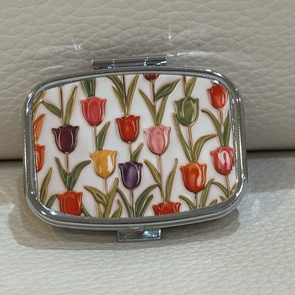 NIB 1pc Tulips Pattern Printed Pill Case /Small Jewelry Box